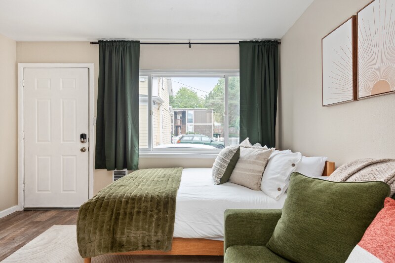 Building Photo - 5248 SE Stark St