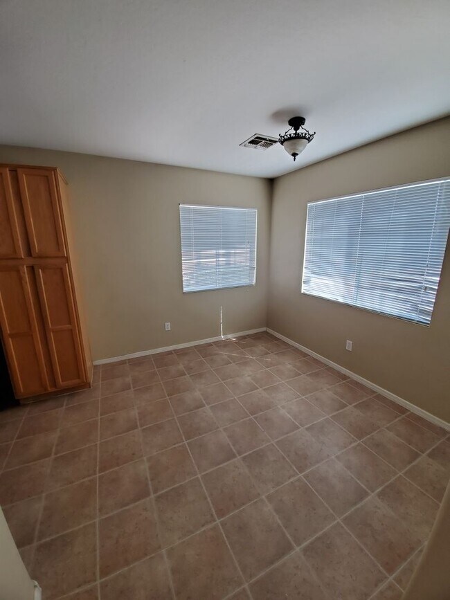 Building Photo - Great 3 Bedroom, Cul-de-Sac, All Appliances!