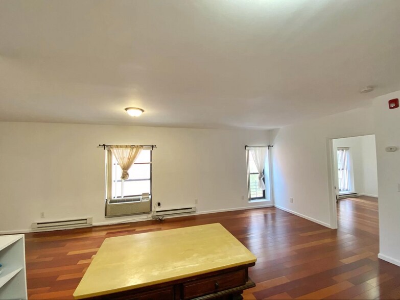 Building Photo - 701 Chestnut St