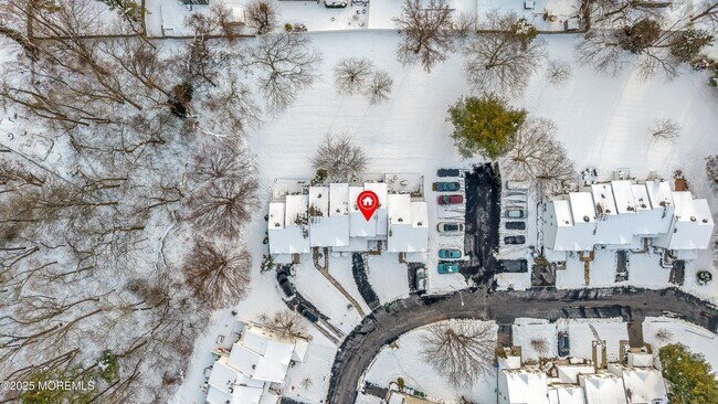 Building Photo - 33 S Pointe Cir