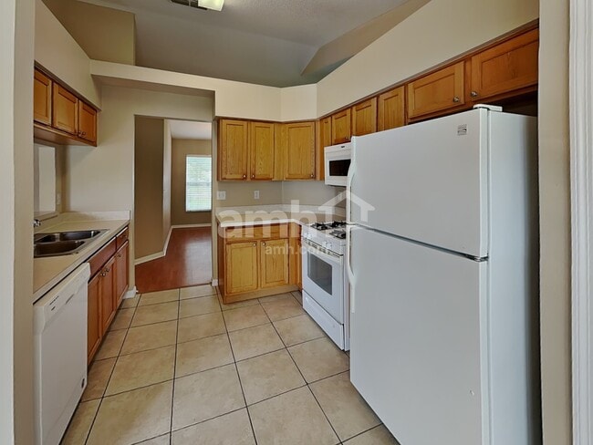 Building Photo - 12131 Woodglen Cir