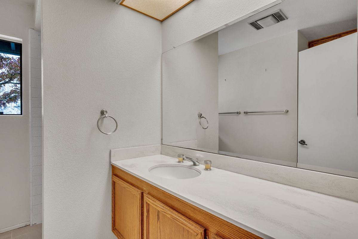 Building Photo - 3825 Skycrest Dr