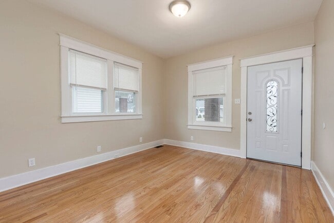 Building Photo - 4102 Sunset Ave