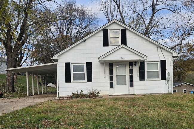 Primary Photo - Single Family Rental Home - 3BR-1BA - New ...