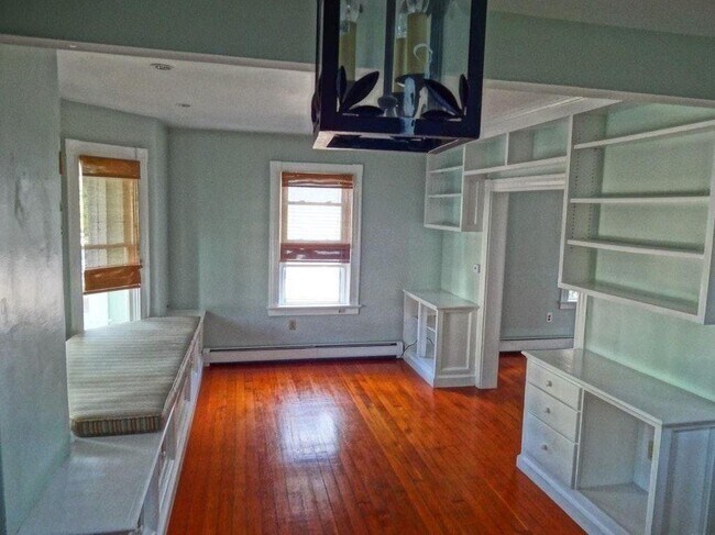 Building Photo - 67 Hall Ave