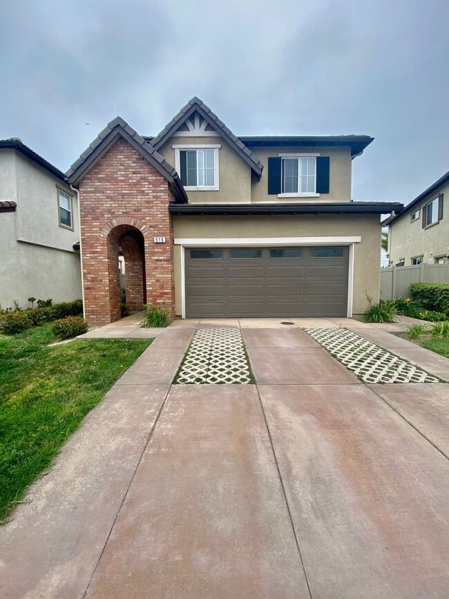 Building Photo - Oxnard- Spacious 3 bedroom in Westwind Com...