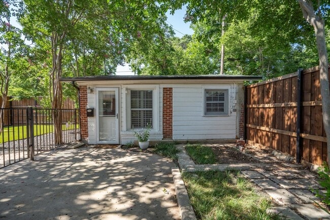 Building Photo - 4036 Linden Ave
