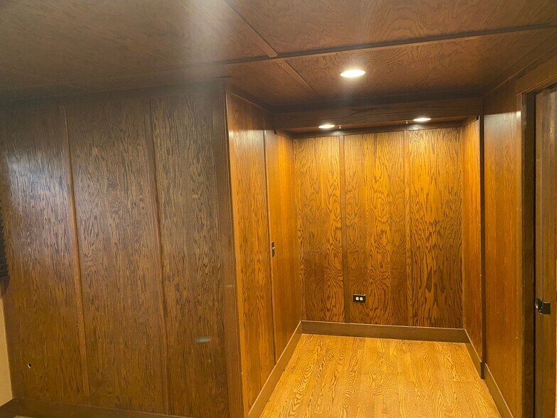 Building Photo - 159 Linden Ave