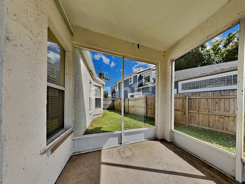 Building Photo - 2462 St Johns Ln