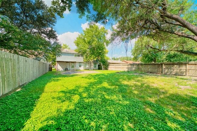 Building Photo - 10127 Fernstone Ln