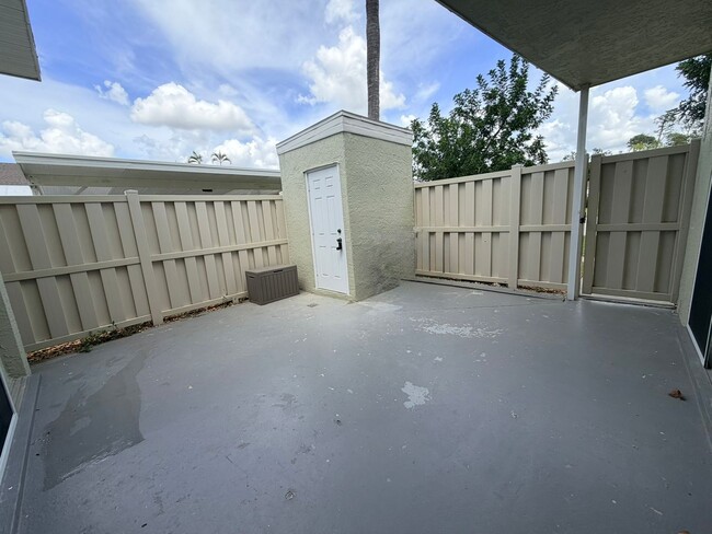 Building Photo - Beautiful Remodeled Townhome