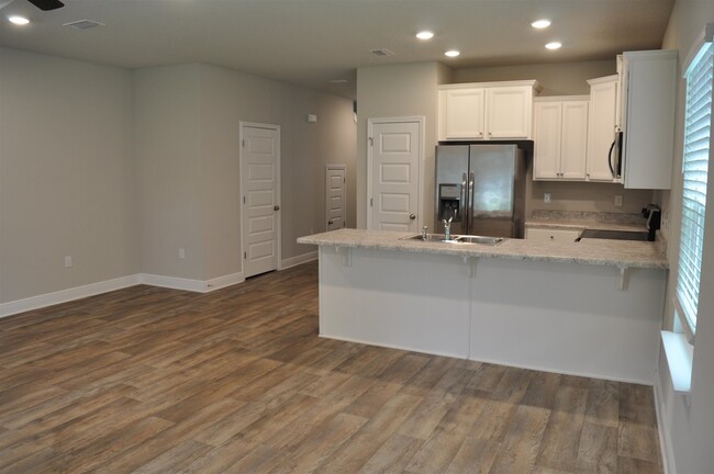 Building Photo - 6060 Royal Port Ct