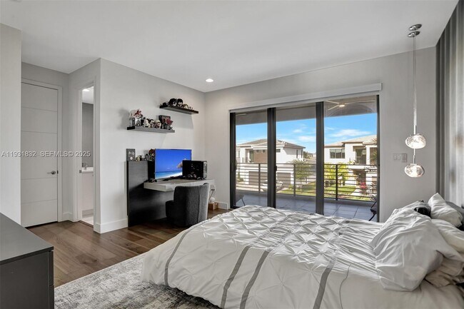 Building Photo - 17113 Aquavera Way