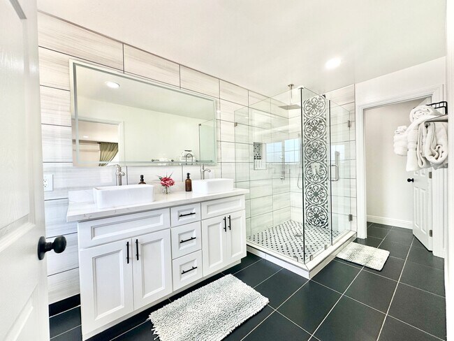 Building Photo - Breathtaking Custom Country Two-Story Home, Fully Remodeled & Beautifully Appointed on Private 20...