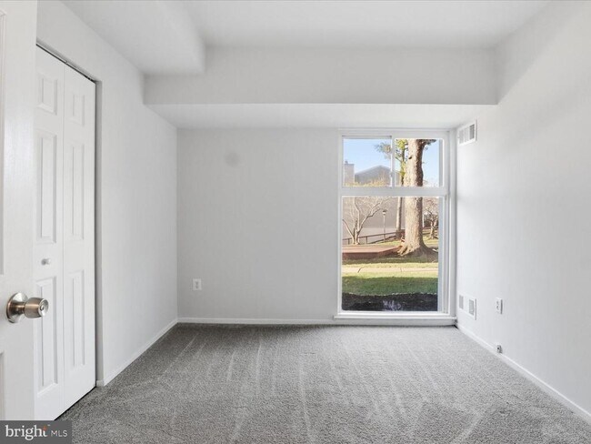 Building Photo - 7914 Bentley Village Dr