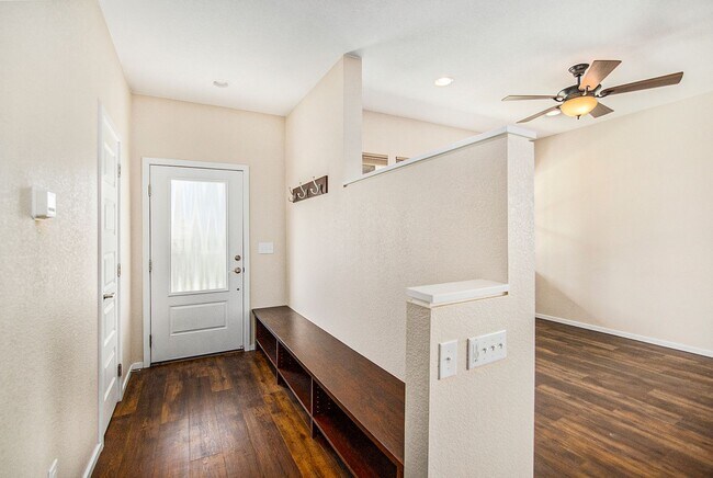 Building Photo - Gorgeous 4 Bed, 3.5 Bath Home in North West Denver