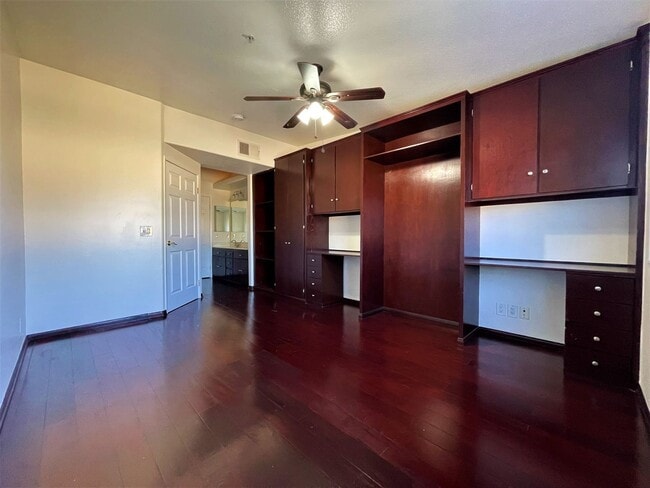 Building Photo - 15455 Sherman Way