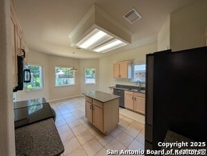 Building Photo - 9311 Llano Verde