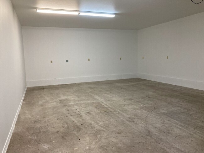 Building Photo - 2037 NE Stephens St