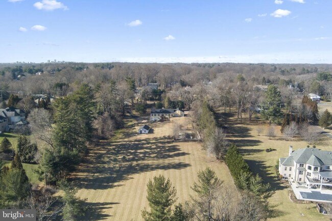 Building Photo - 901 Walker Rd