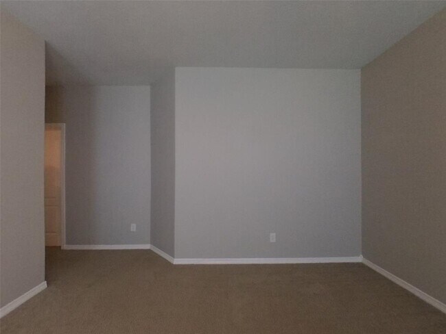 Building Photo - 28818 Hidden Cove Dr