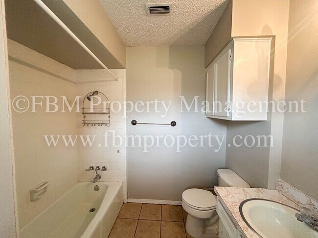 Building Photo - 1700 Charlottesville Dr