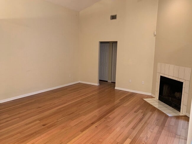 Building Photo - Sutherland Crossing