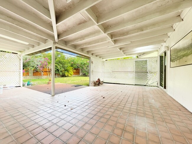 Building Photo - 4/2 Pet Friendly Spacious Beachside Kailua...