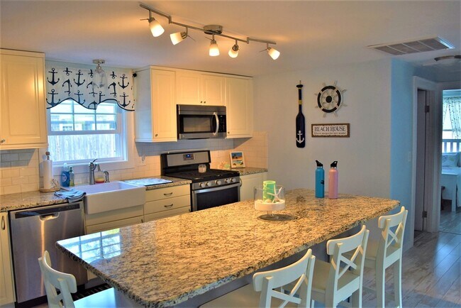 Building Photo - 167 Breezy Point Rd