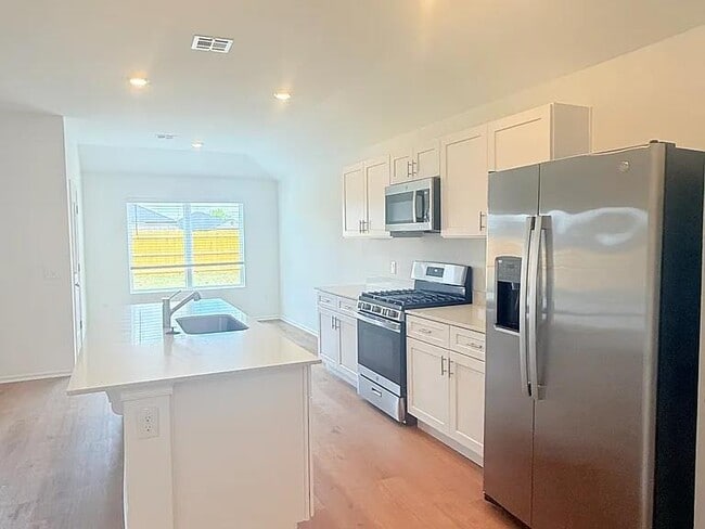 Building Photo - 16217 Lovers Ln