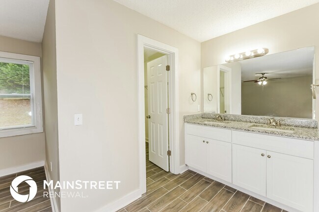 Building Photo - 1823 Quailwood Dr