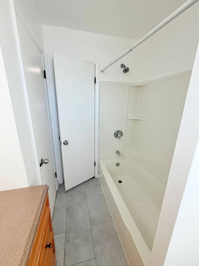 Building Photo - Beautiful Home 3 bed 2.0 baths