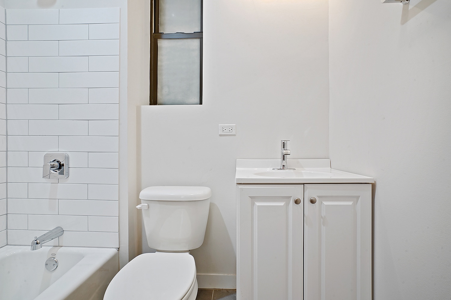 Building Photo - 1008 W Dakin