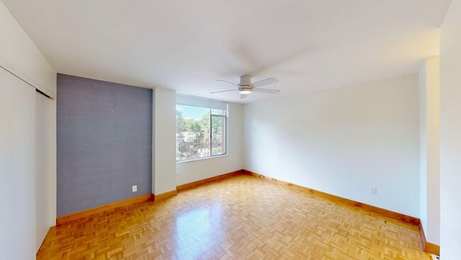 Building Photo - 1300 Queens Rd