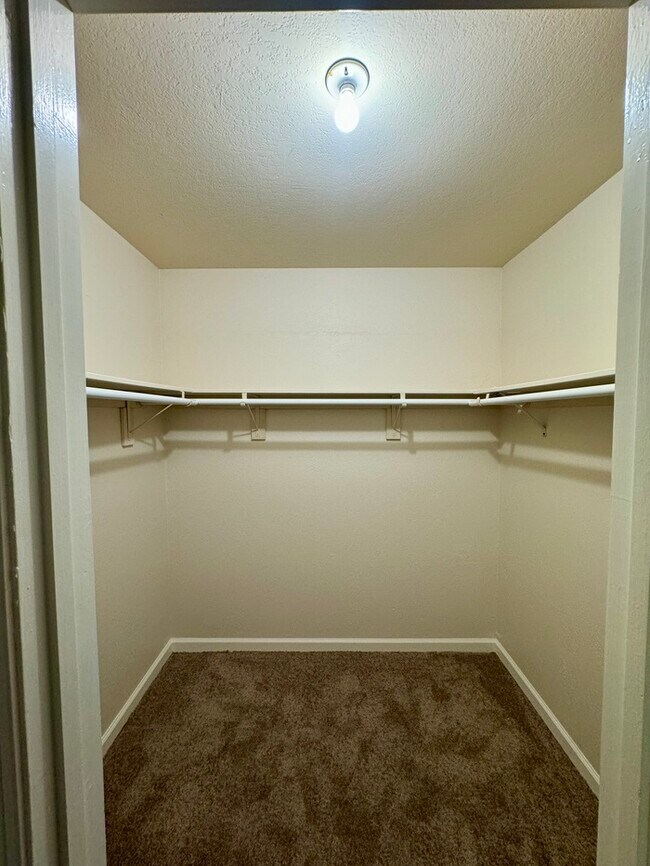 Building Photo - 2/2 duplex in Fair Oaks