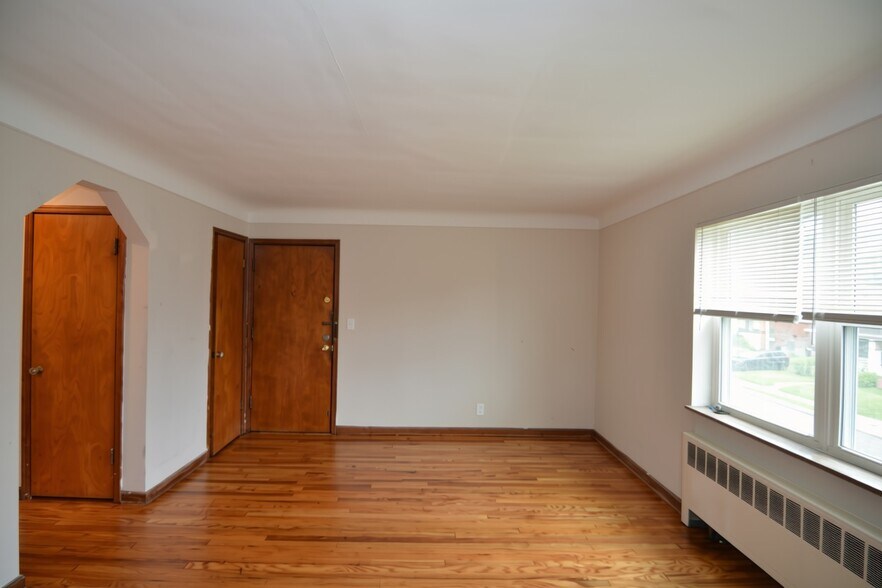 Building Photo - 6834 Park Ave