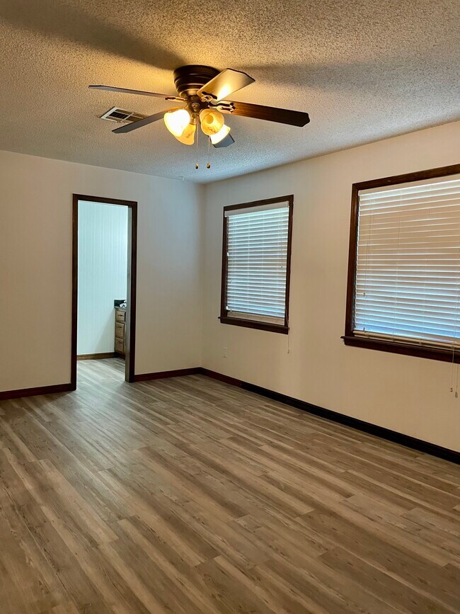 Building Photo - 14731 E 96th St N