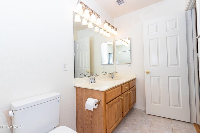 Building Photo - 2388 S Sycamore Pl