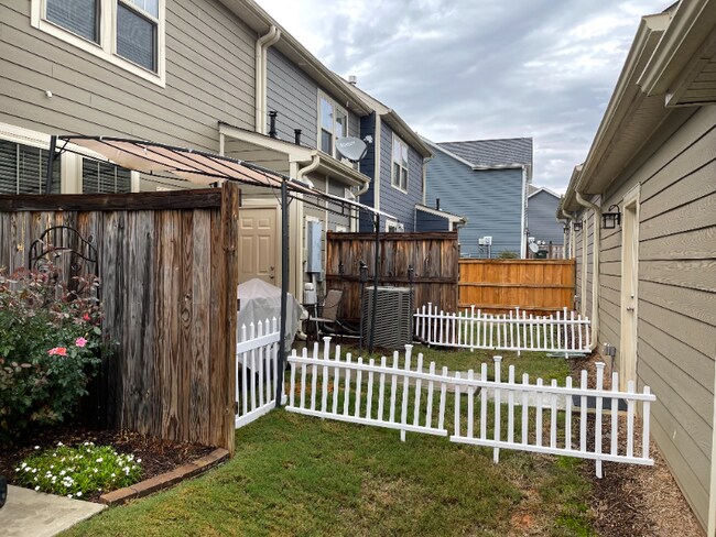 Building Photo - 213 Meritage St