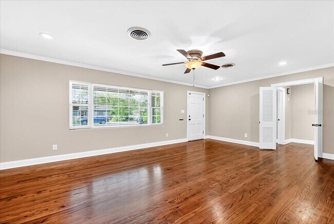 Building Photo - 2328 Woodbine Ave