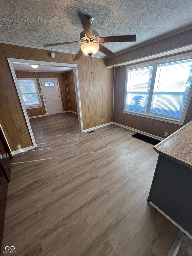 Building Photo - 918 N Kealing Ave