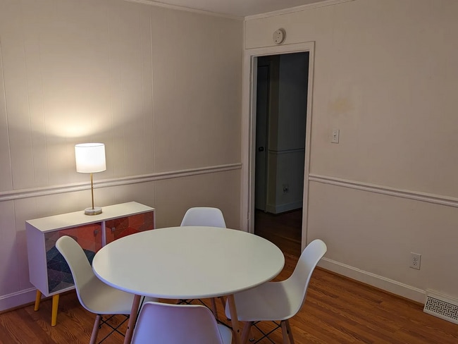Building Photo - This quiet home in the Starmount neighborhood
