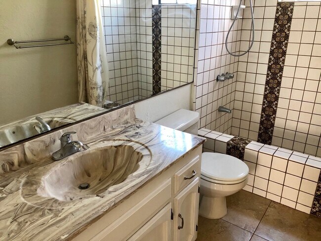 Building Photo - Pierpont Beach Home