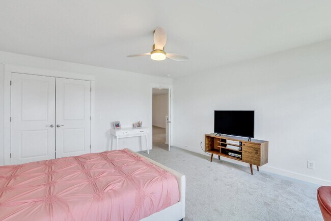 Building Photo - "Lagoon view in Lawton Station - Spacious ...