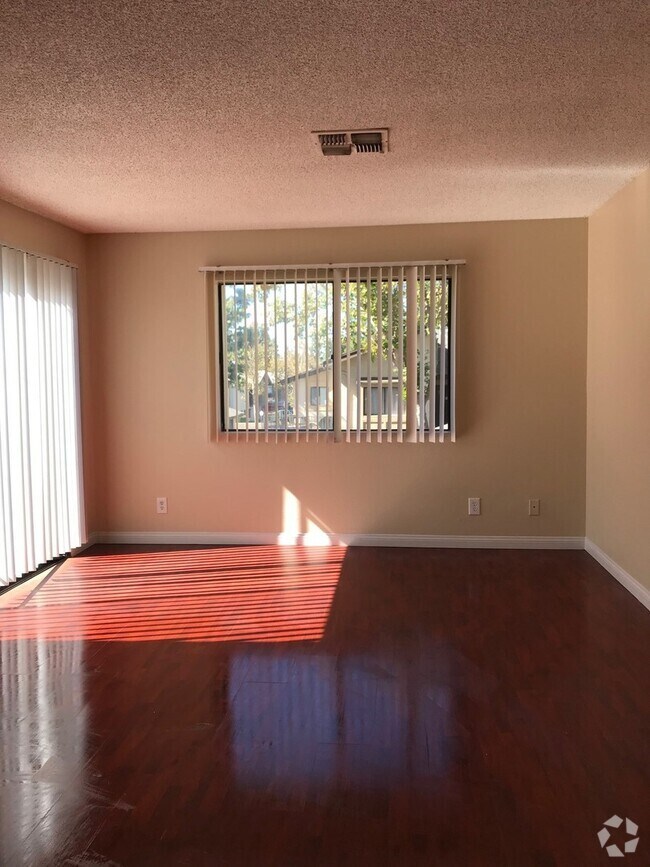 Building Photo - Redlands Condo Within Walking Distance to ...