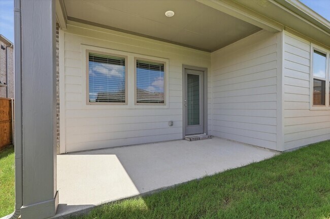 Building Photo - 508 Green Grass Dr