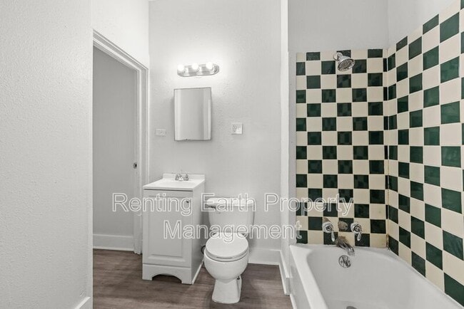 Building Photo - 1520 34th Ave N