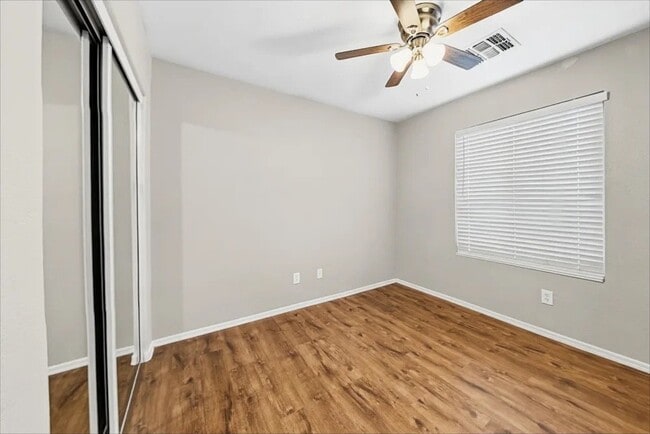 Building Photo - 907 W Roeser Rd