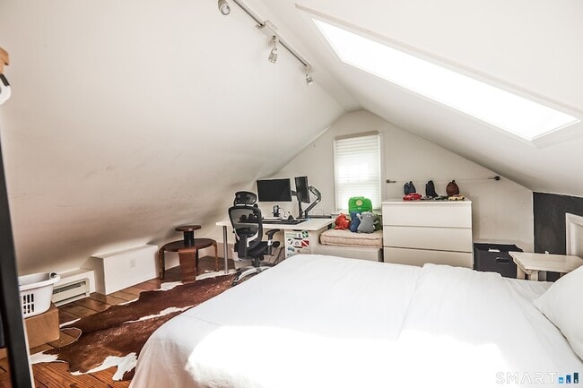 Building Photo - 188 Compo Rd S