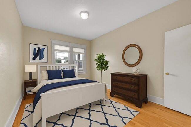 Building Photo - $3,250.00, 4 bed, 3 bed, located in Denver...